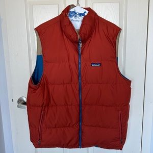 Patagonia Men’s down vest reversible size L/XL